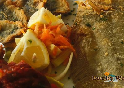 Italien Sizilien Trapani Marausa Beach Bar lucky Ways beim Dinner mit mediterranen Vorspeisen