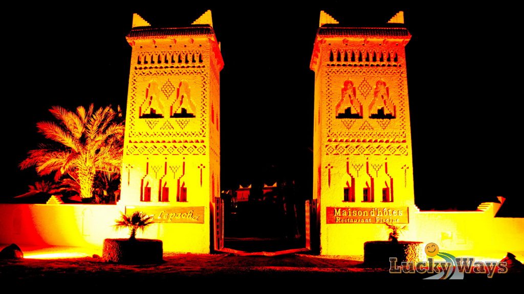 Hotel Chez le Pacha M'Hamid Marokko Türme am Eingang