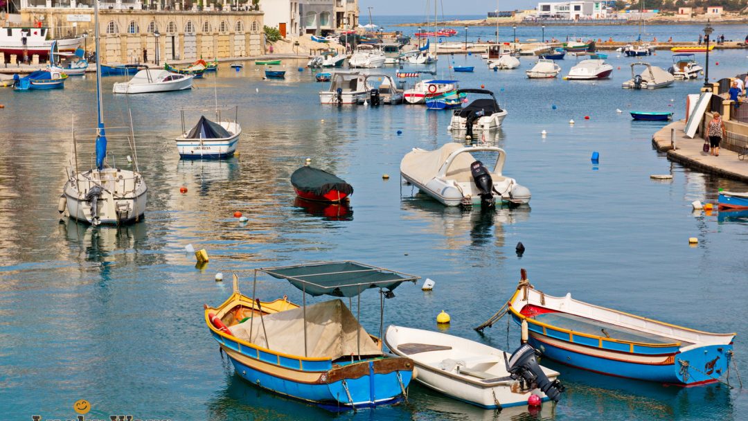 Malta Sightseeing Spinola Bay Boote ankern
